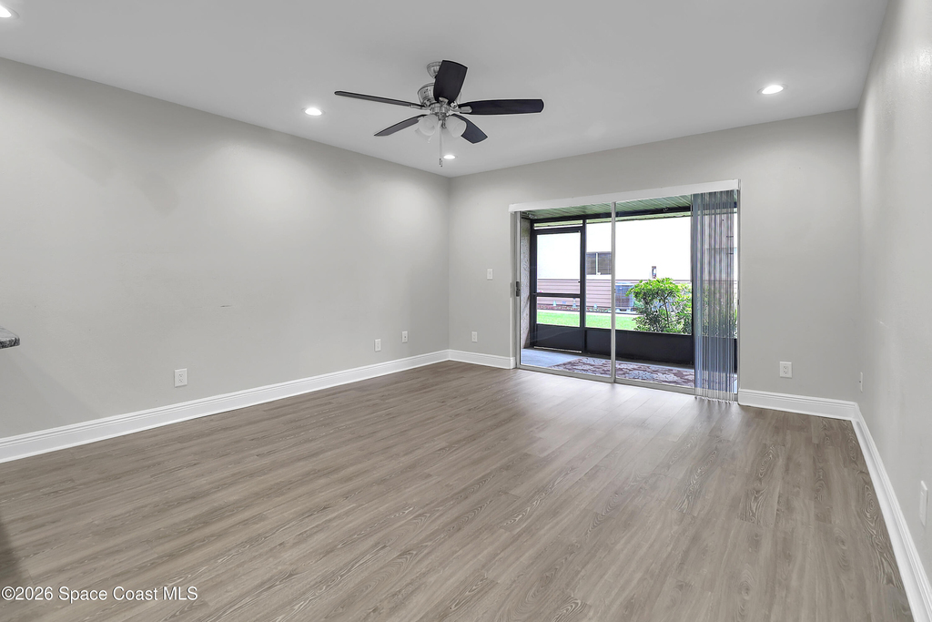 927 Prosperity Place E - Photo 2
