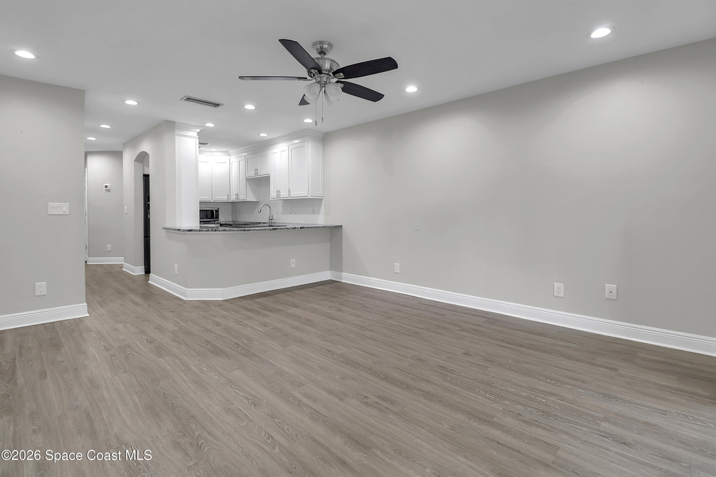 927 Prosperity Place E - Photo 4