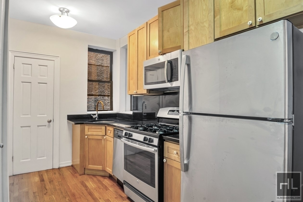 West 45 Street - Photo 3