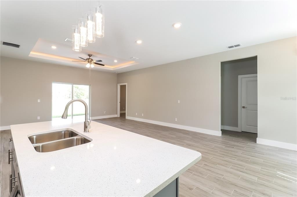 137 Zinnia Lane W - Photo 4