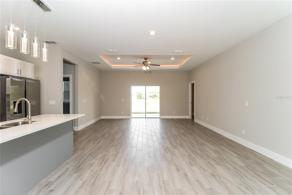 137 Zinnia Lane W - Photo 2