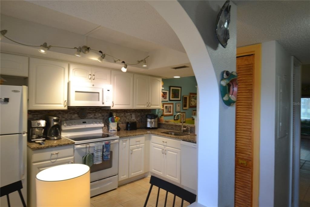 126 Caryl Way - Photo 1