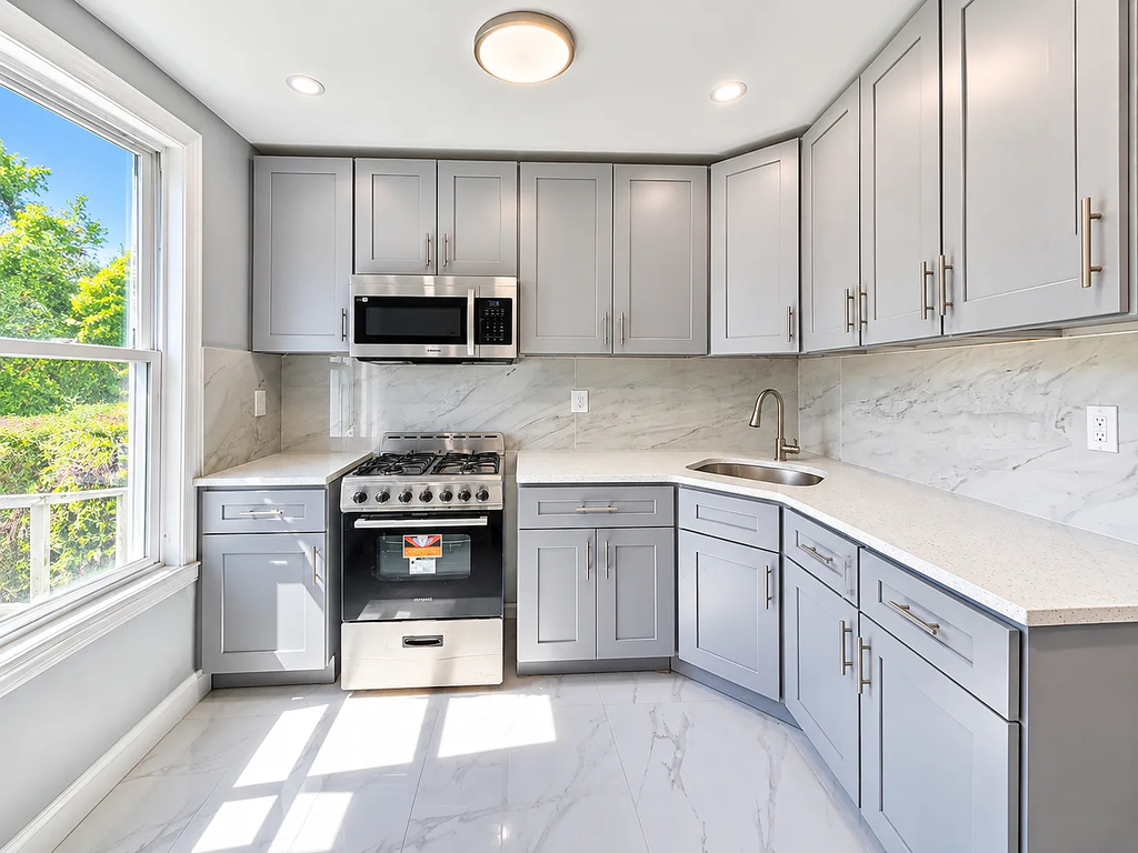 Discover Spacious Living in Queens Village, NY - Photo 1
