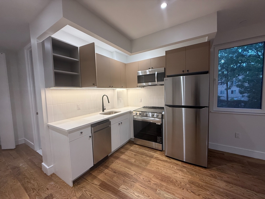 997 Rogers Avenue - Photo 0