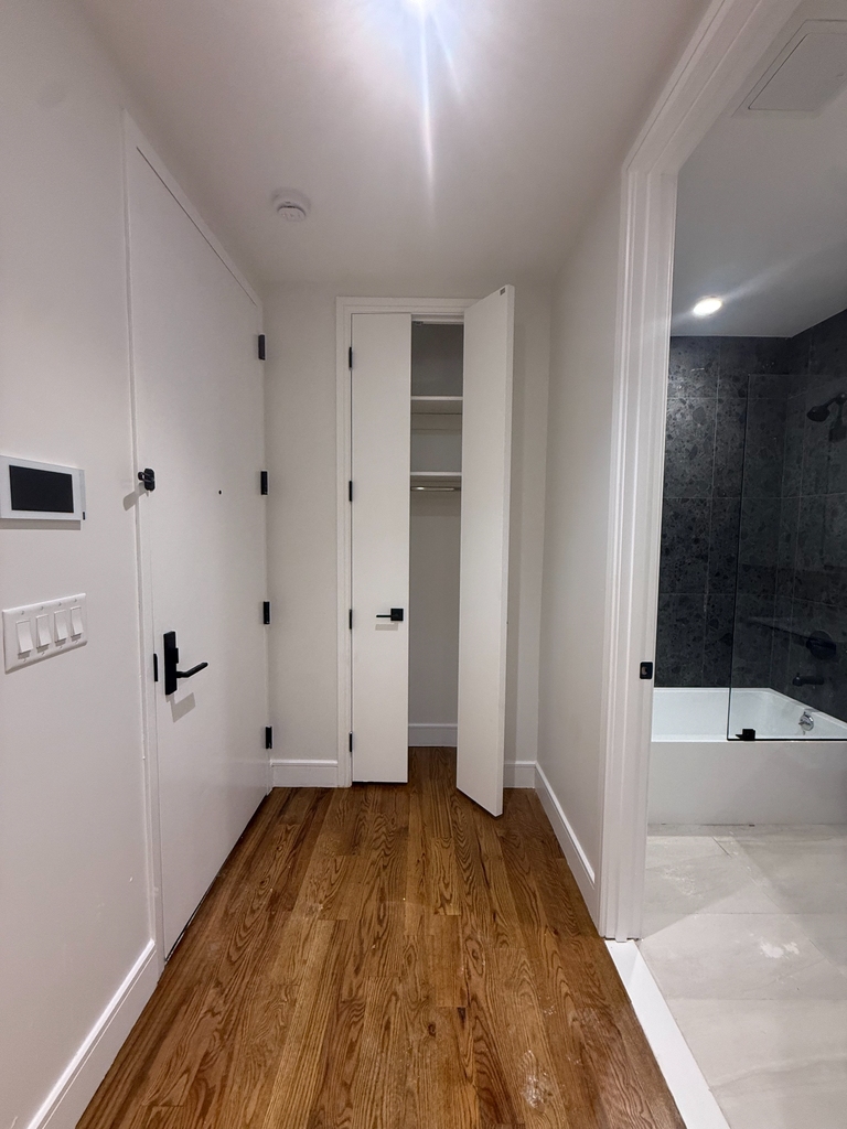 997 Rogers Avenue - Photo 3