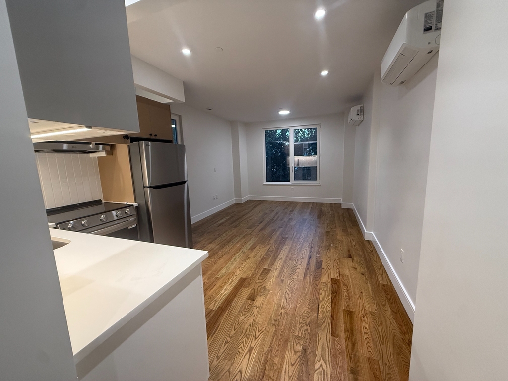 997 Rogers Avenue - Photo 2