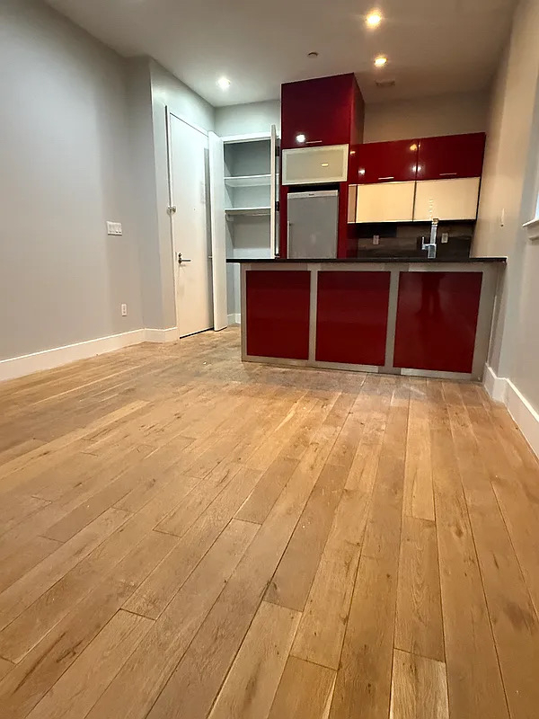 1020 Park Place - Photo 1