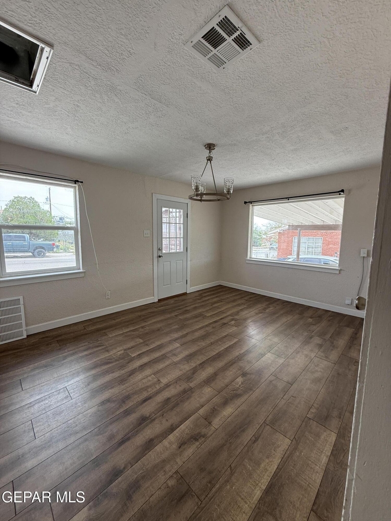 1109 Huckleberry Street - Photo 4