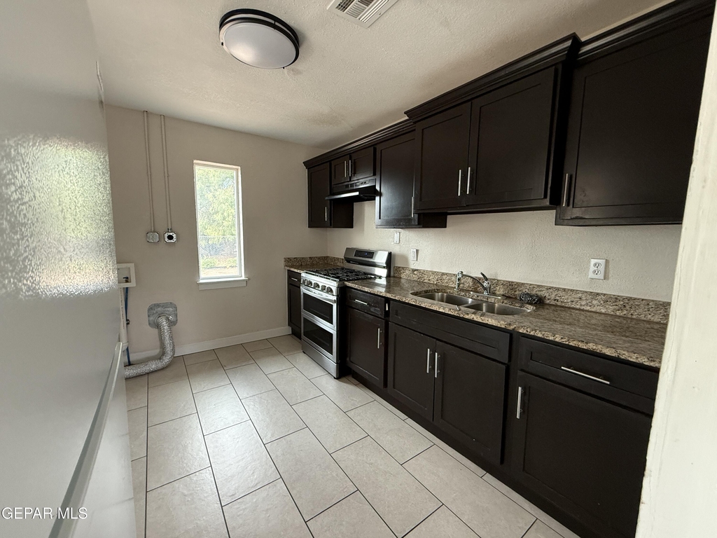 1109 Huckleberry Street - Photo 6