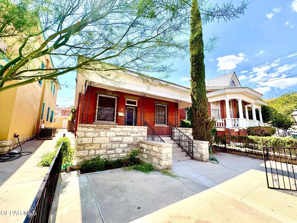 1219 N Laurel Street - Photo 1