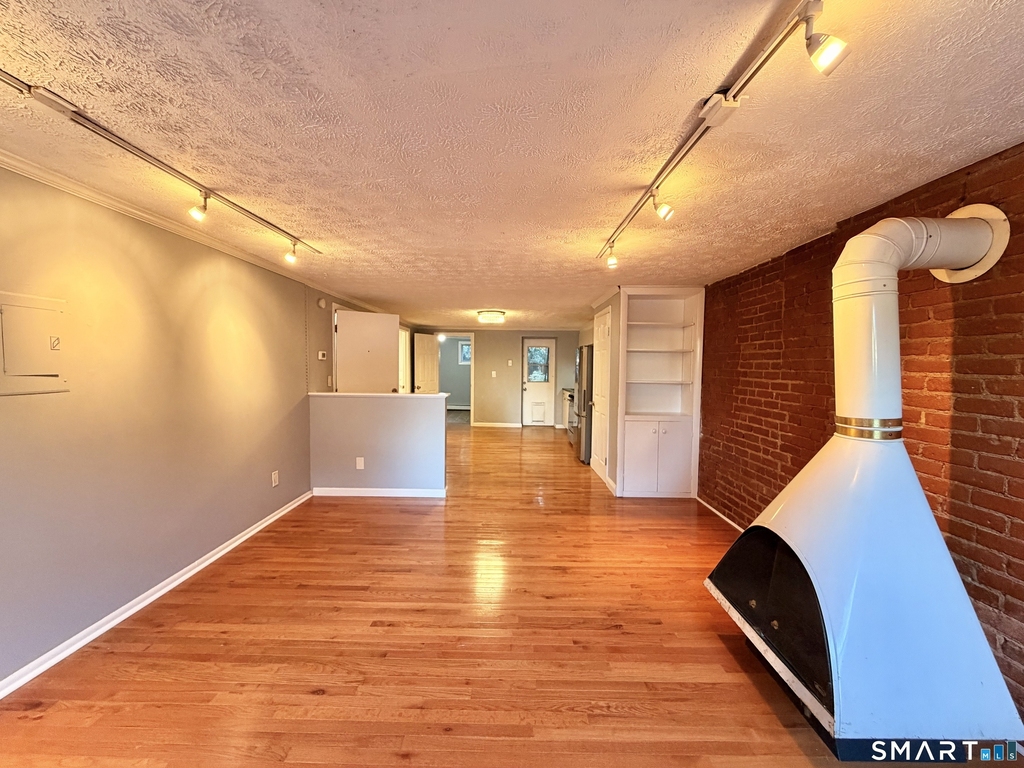 46 Warren Street - Photo 2