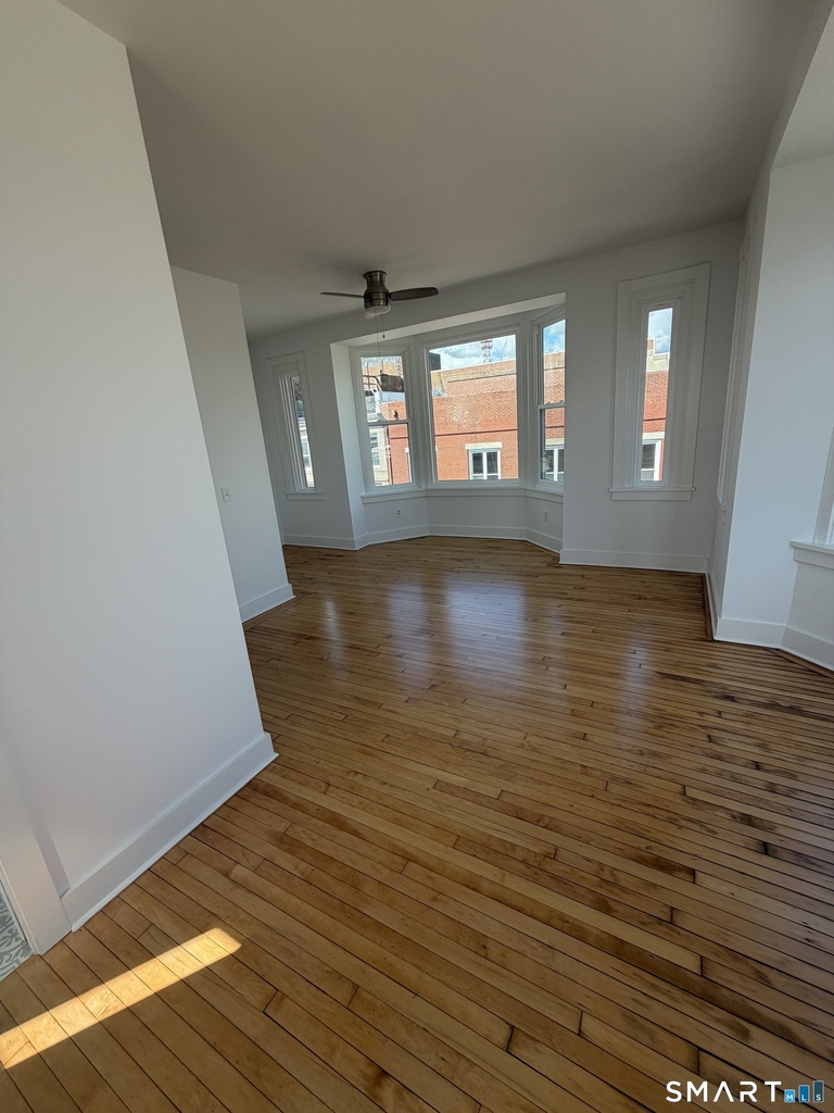 2 Bank Street - Photo 4