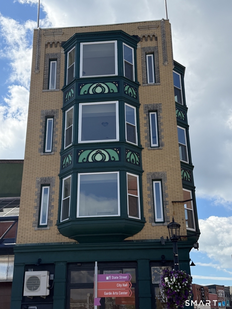 2 Bank Street - Photo 1