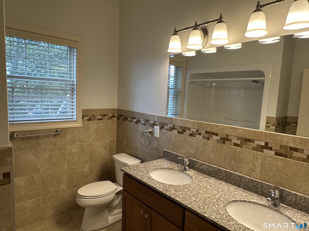 2518 Whitney Avenue - Photo 6
