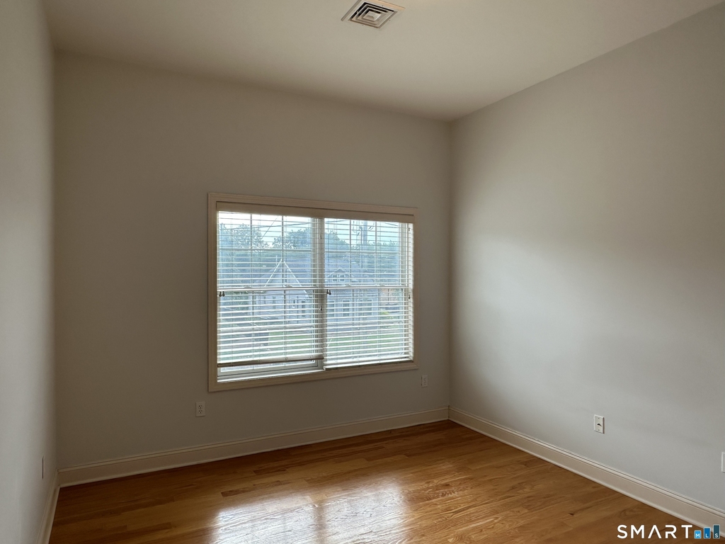 2518 Whitney Avenue - Photo 21