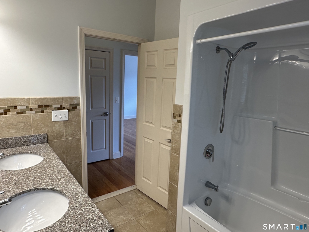 2518 Whitney Avenue - Photo 7