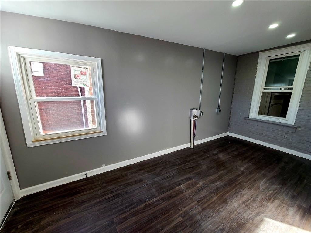 505 S Main St - Photo 2