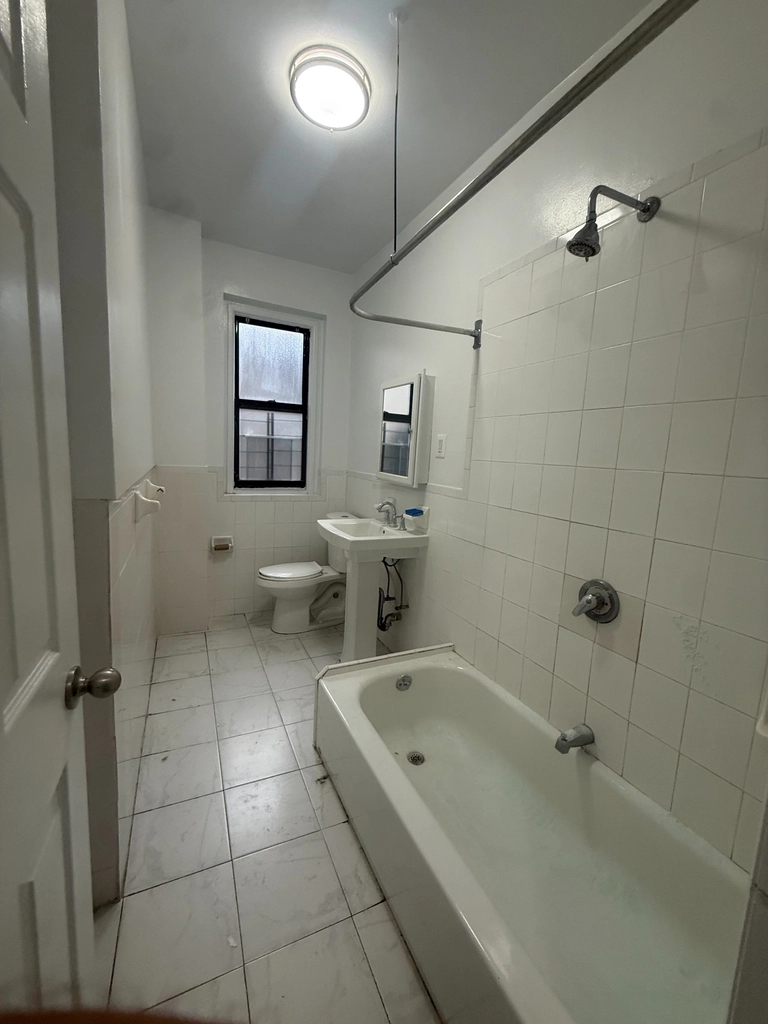 601 West 176th Street - Large Rooms - Photo 4