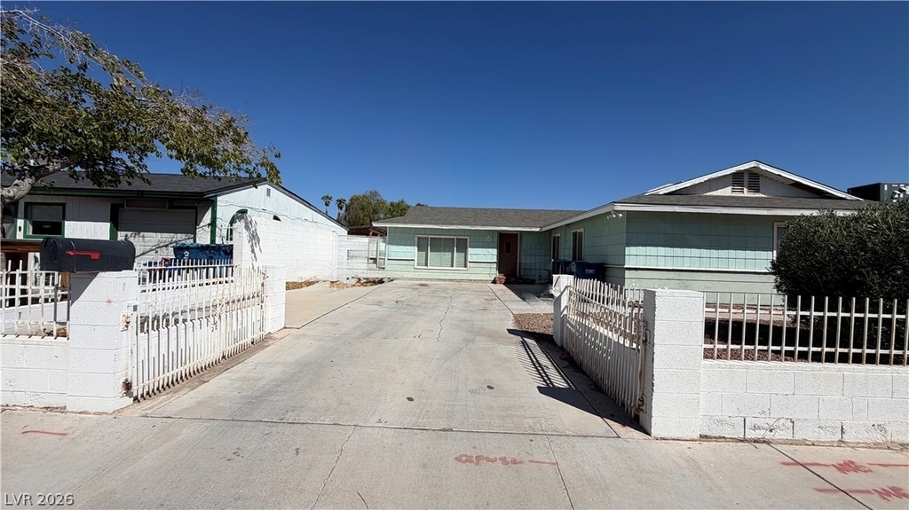 6206 W University Avenue - Photo 0