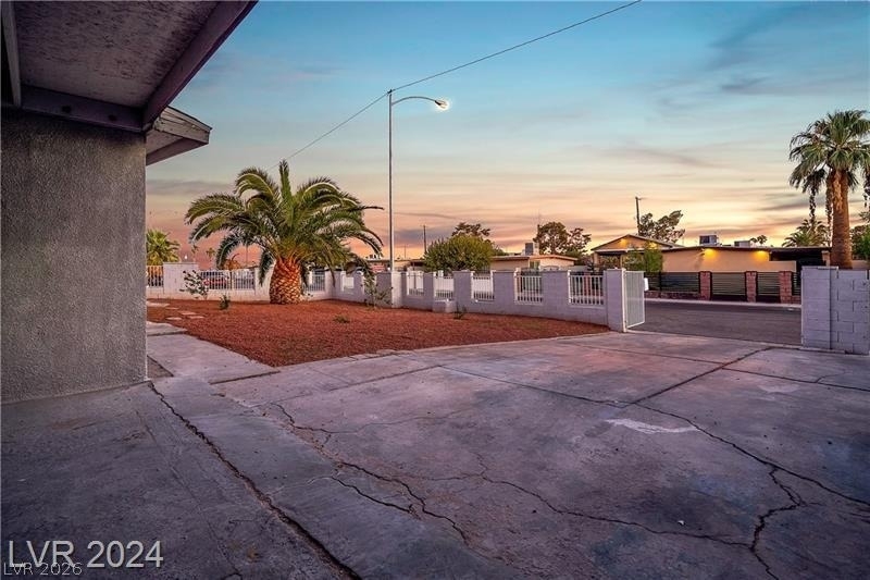 1660 Capistrano Avenue - Photo 7