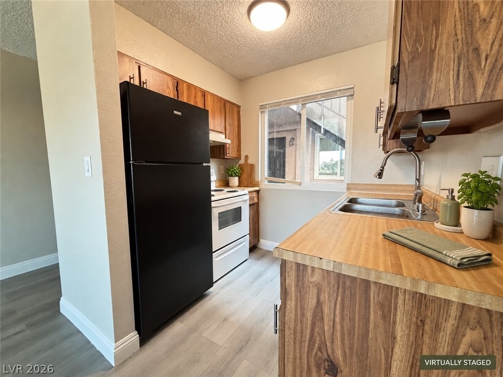 225 E Foster Avenue - Photo 1