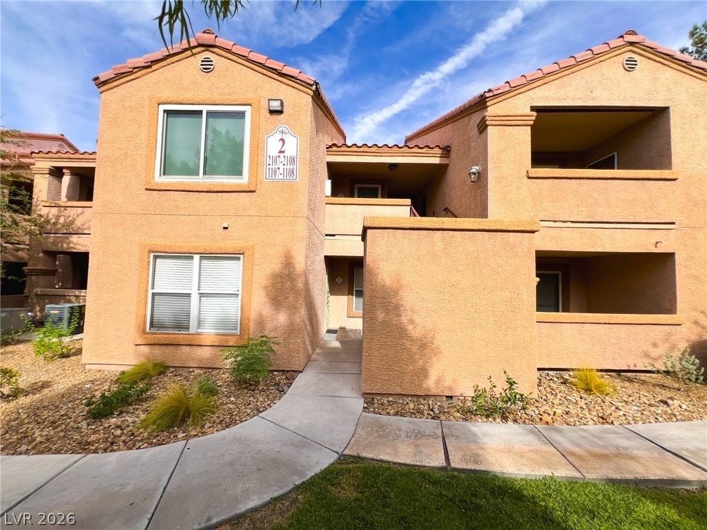 1150 N Buffalo Drive - Photo 0