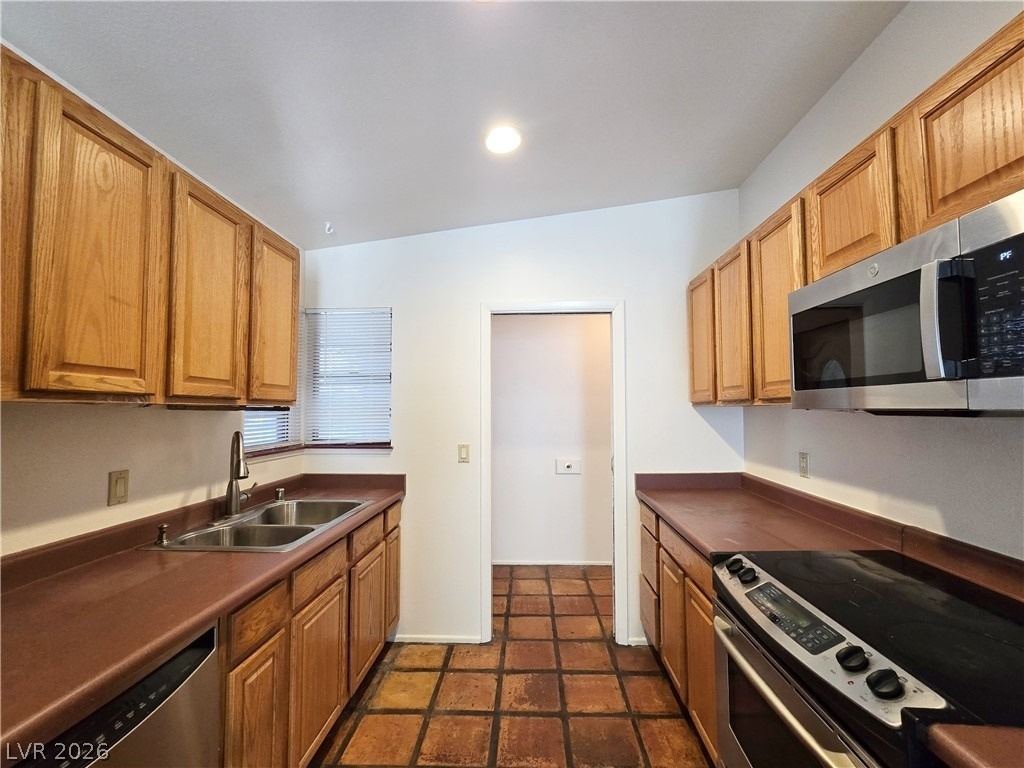 6346 Bullion Boulevard - Photo 11