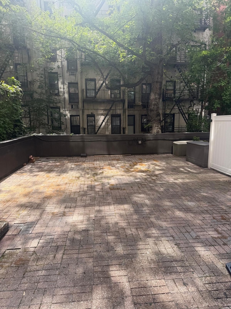 East 79th Street - Photo 8