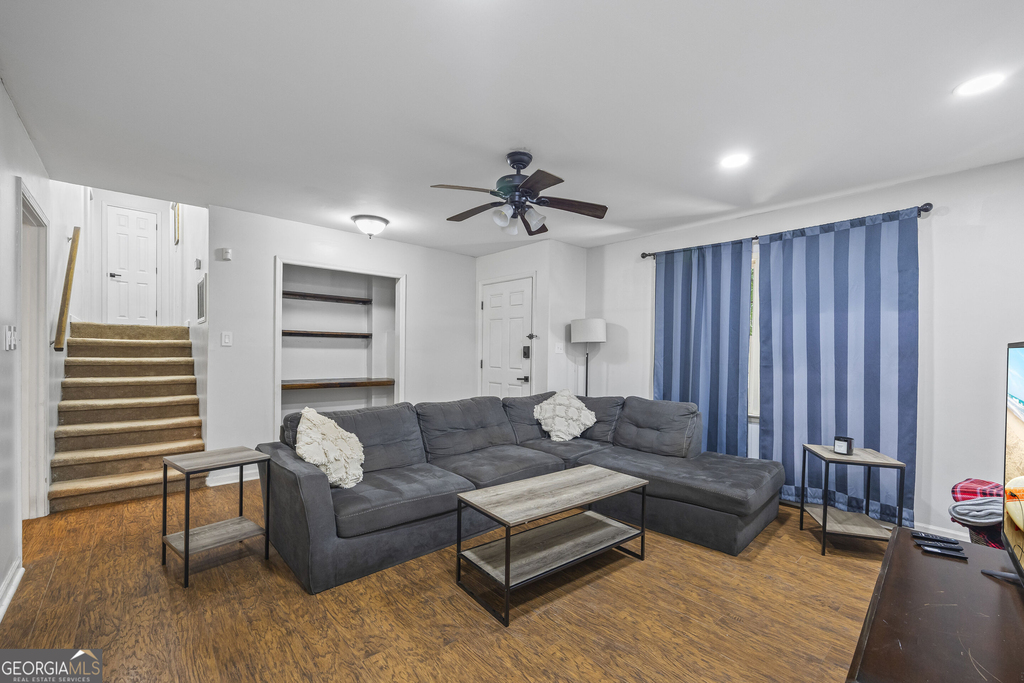 527 University Circle - Photo 5