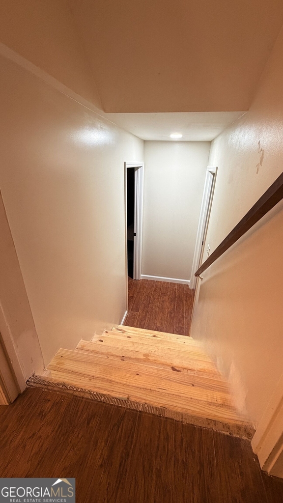 527 University Circle - Photo 16