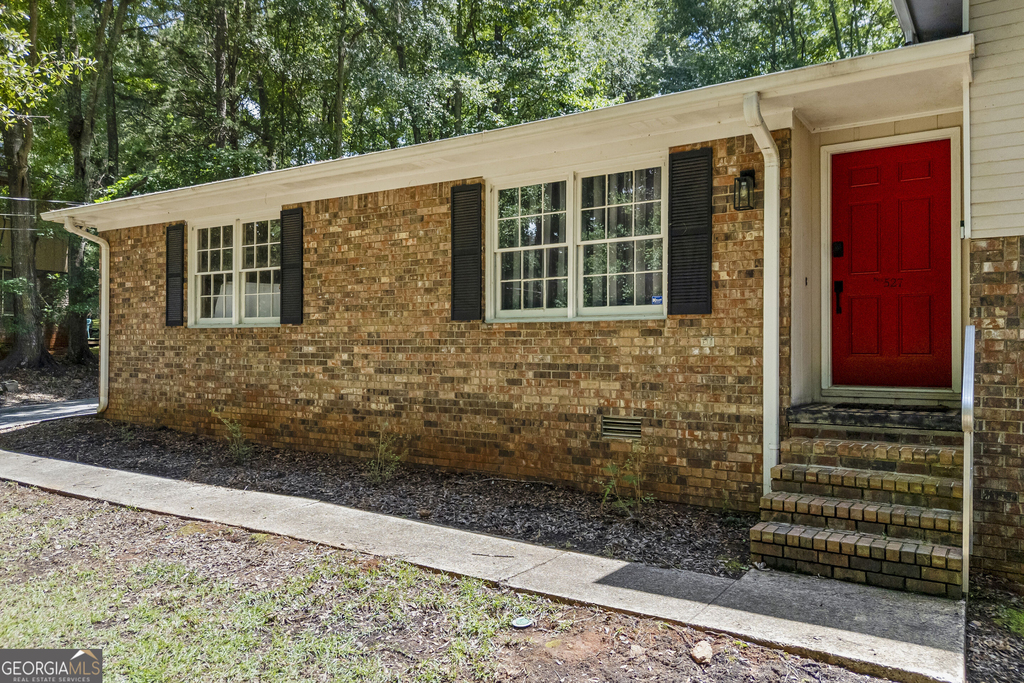 527 University Circle - Photo 2