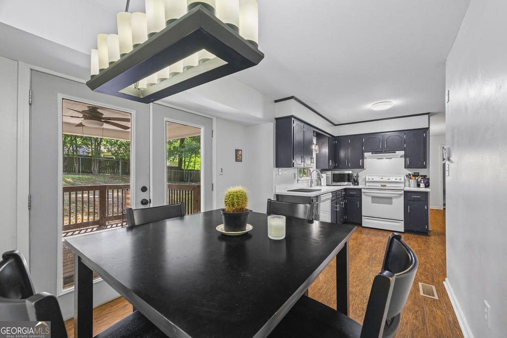 527 University Circle - Photo 8