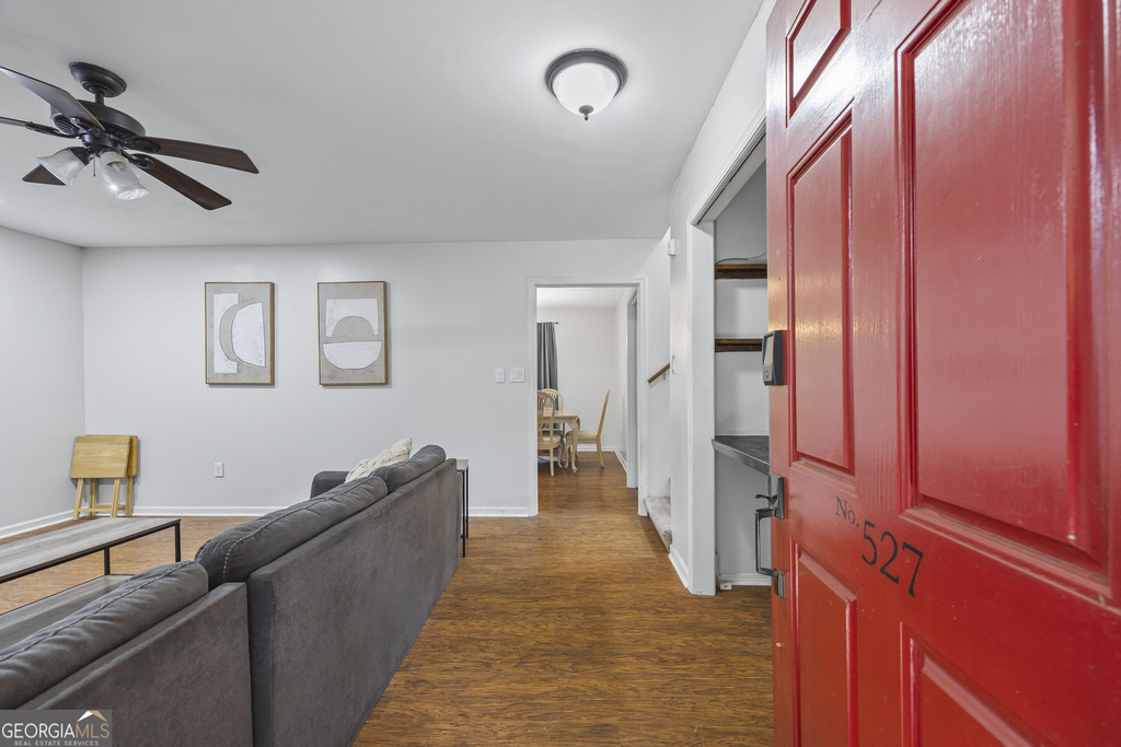 527 University Circle - Photo 3