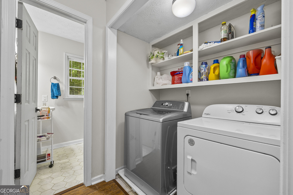 527 University Circle - Photo 21