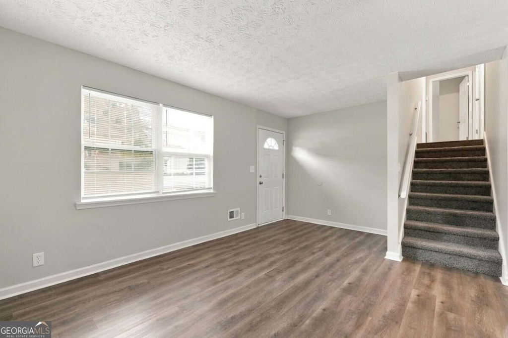 2741 Oxford Drive - Photo 4