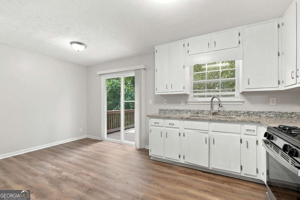 2741 Oxford Drive - Photo 3
