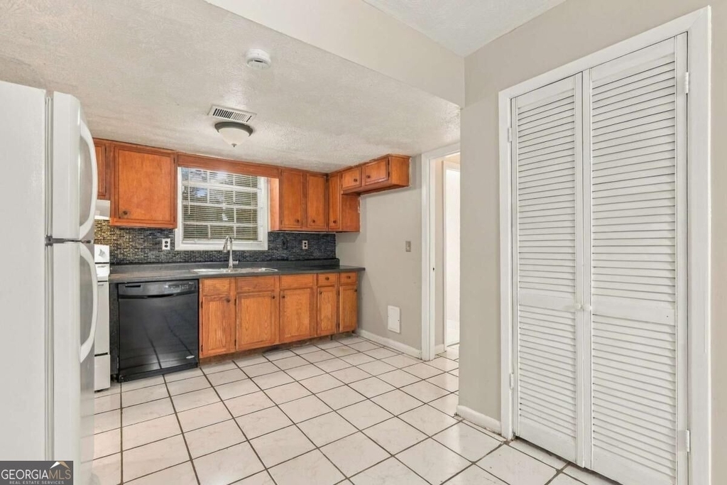 1166 Shoreham Drive - Photo 2