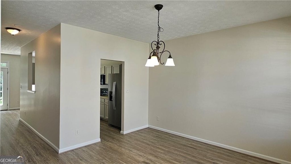 3060 Kentmere Drive - Photo 2