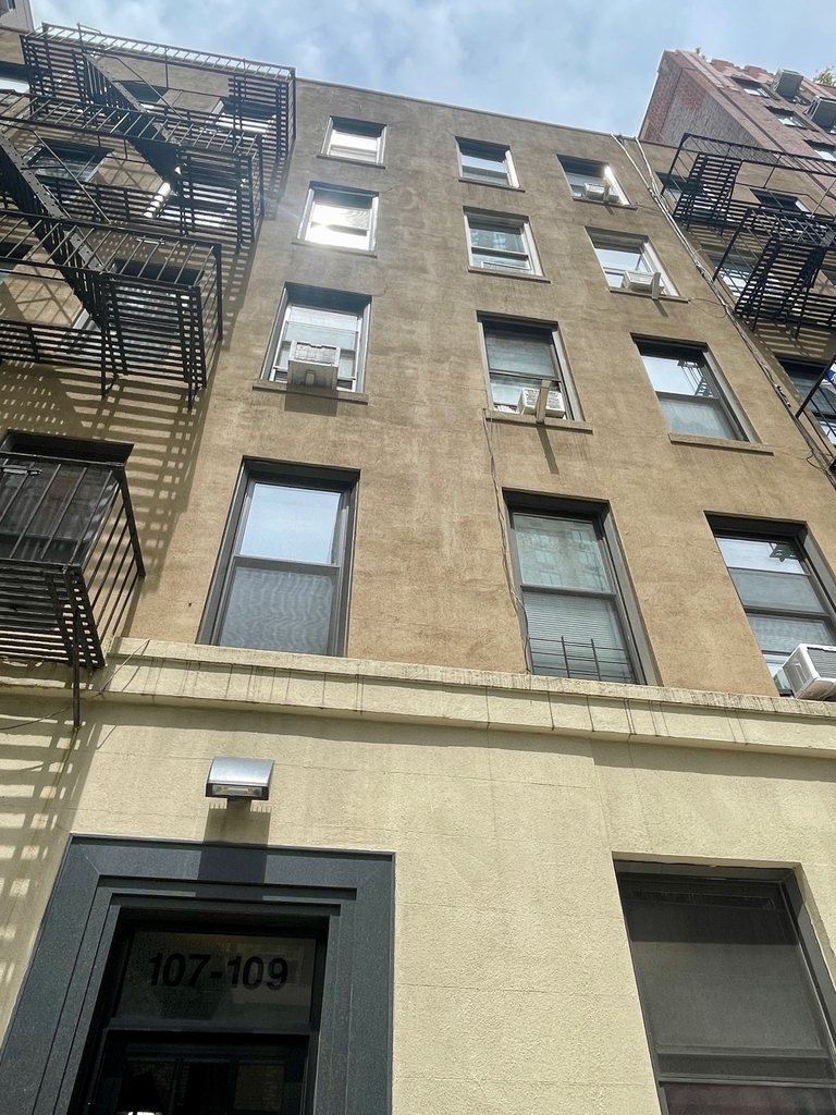  East 88th Street / Park Avenue - Photo 9