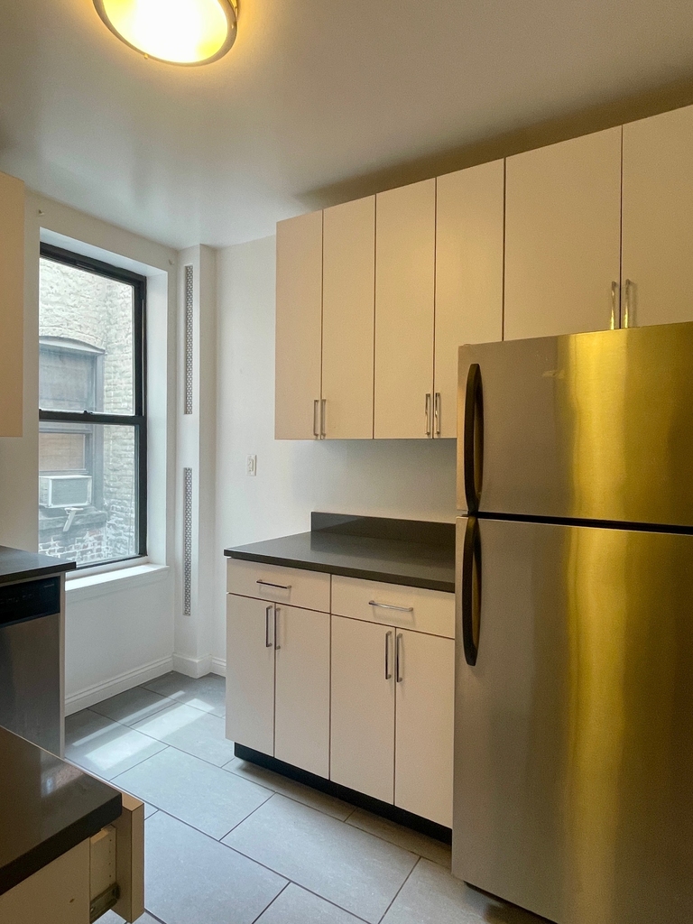  East 88th Street / Park Avenue - Photo 2