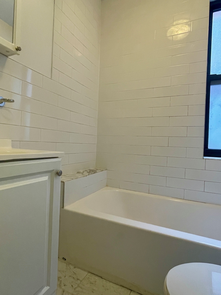  East 88th Street / Park Avenue - Photo 7