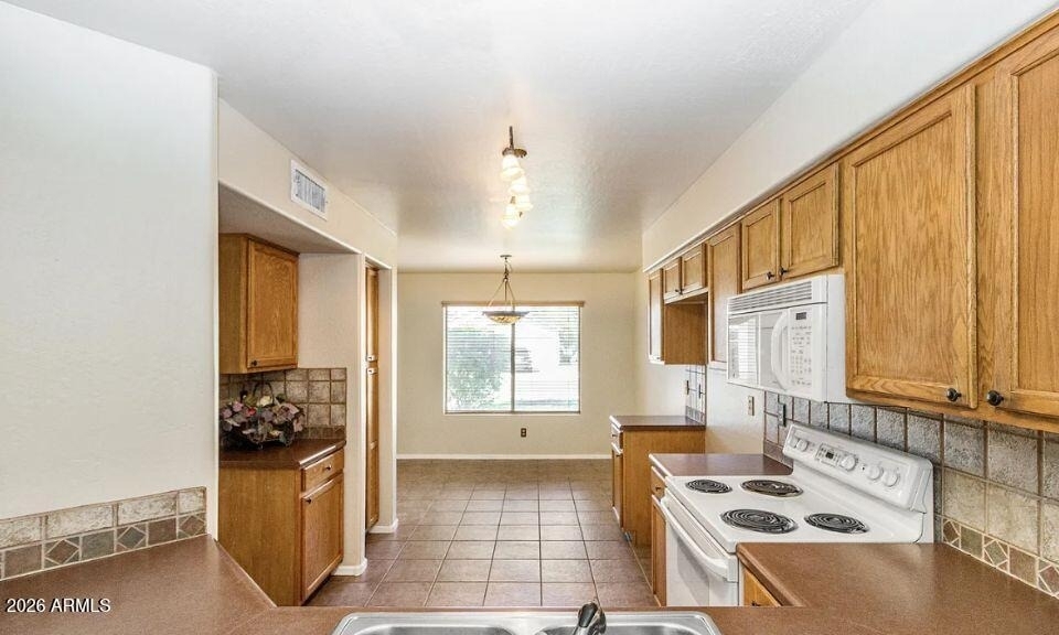 1449 E 11th Street - Photo 5