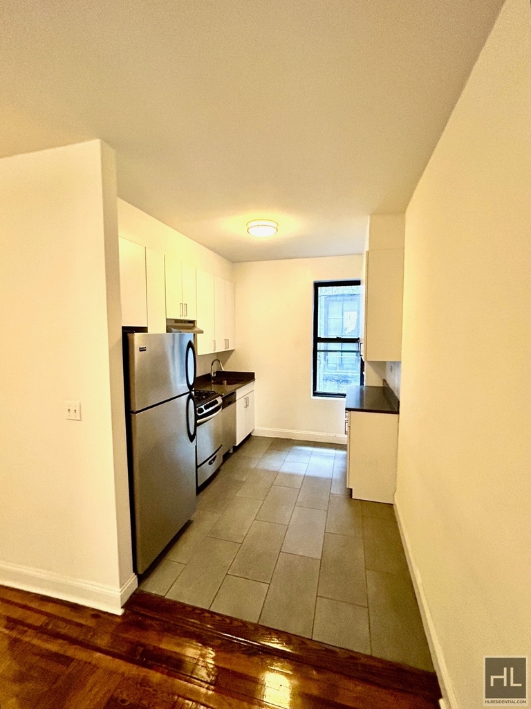 East 88 Street - Photo 3