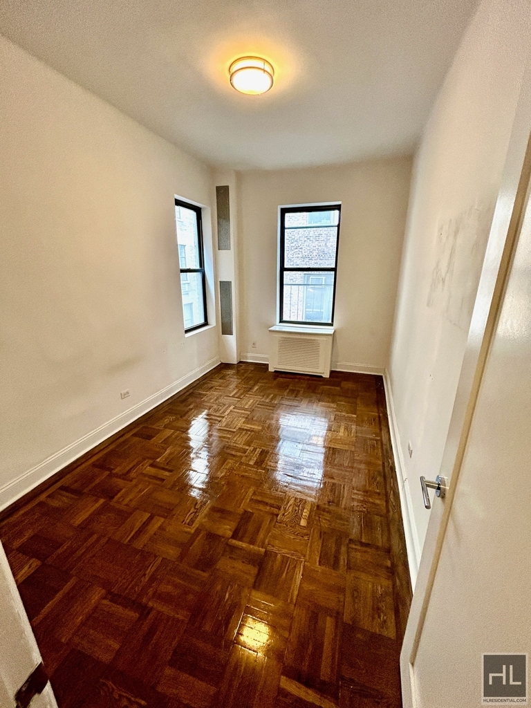 East 88 Street - Photo 2