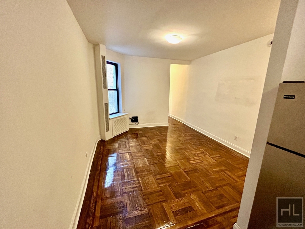 East 88 Street - Photo 0