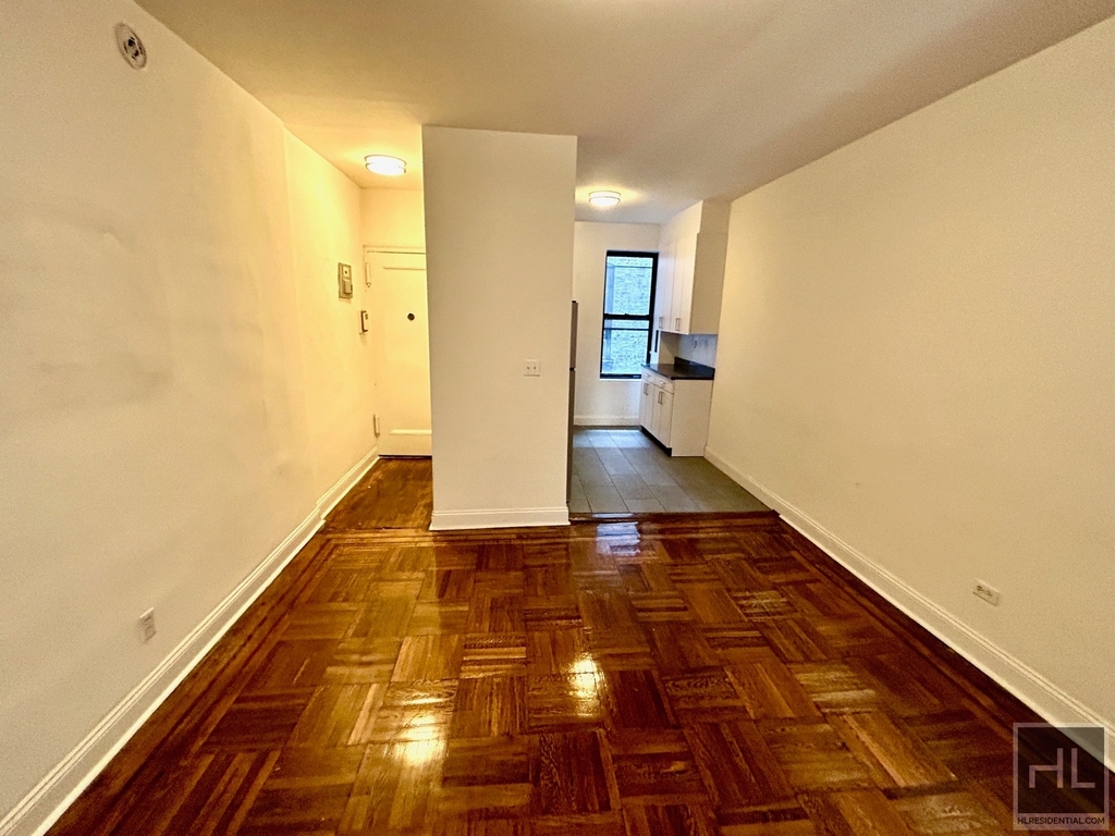 East 88 Street - Photo 1
