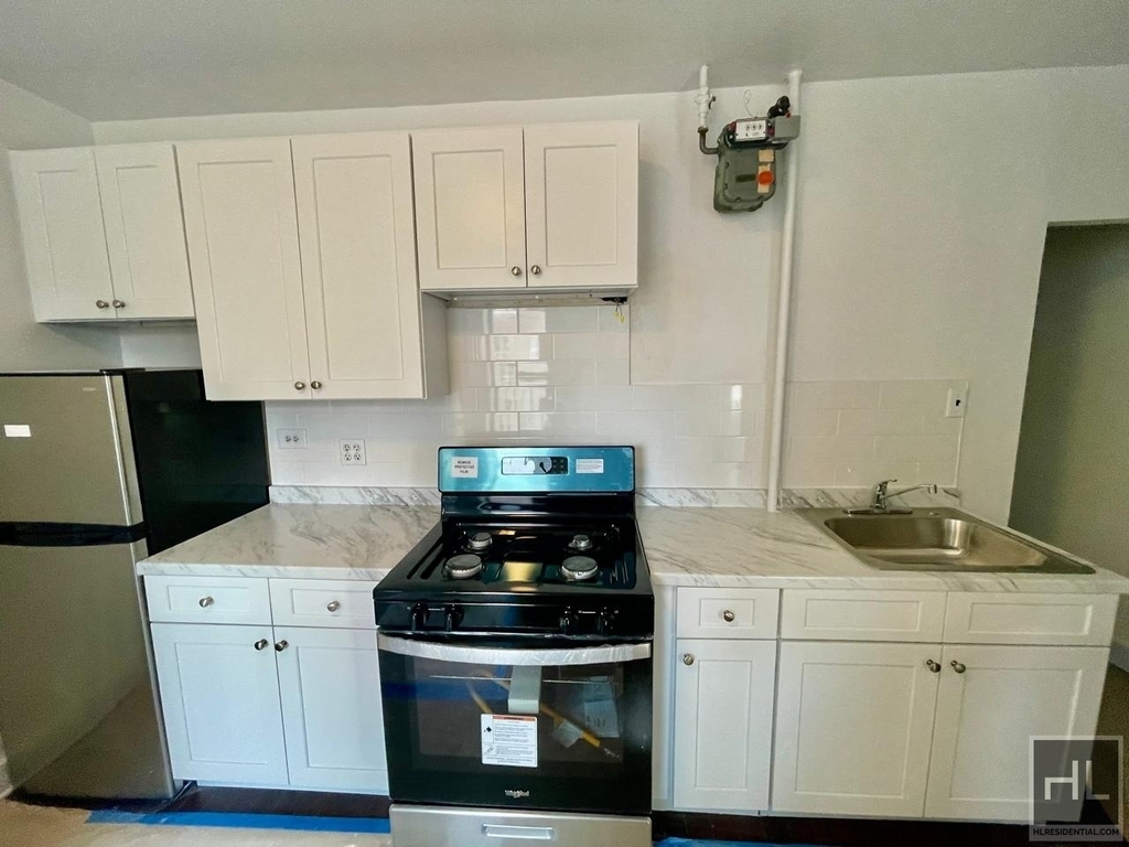 York Avenue - Photo 2