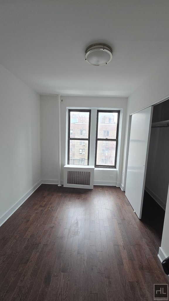 York Avenue - Photo 1