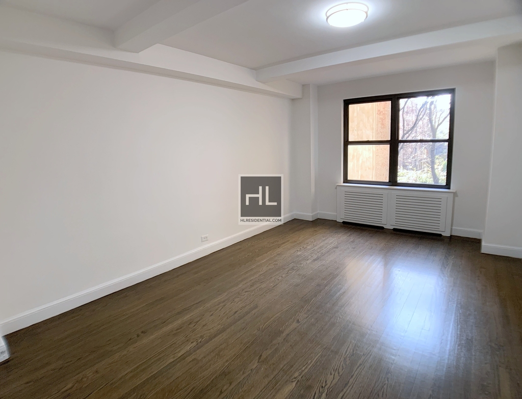 Fifth Avenue - Photo 1