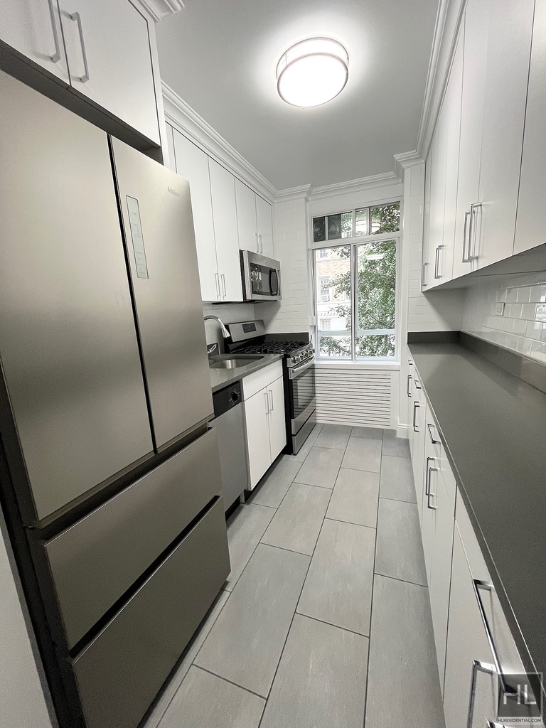 Fifth Avenue - Photo 3